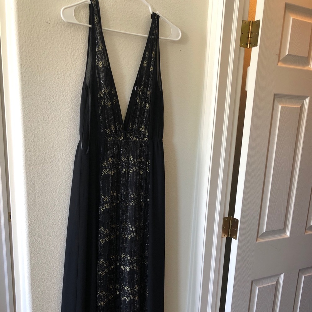 Bcbg maxi dress v neck